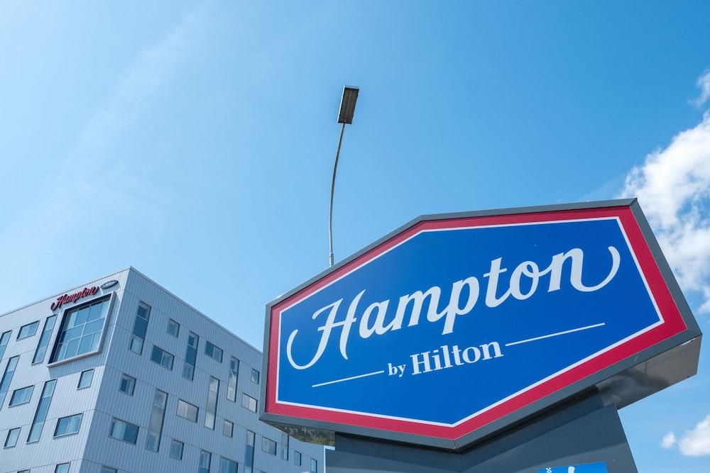 Hampton By Hilton London Gatwick Airport Hotel Horley Esterno foto